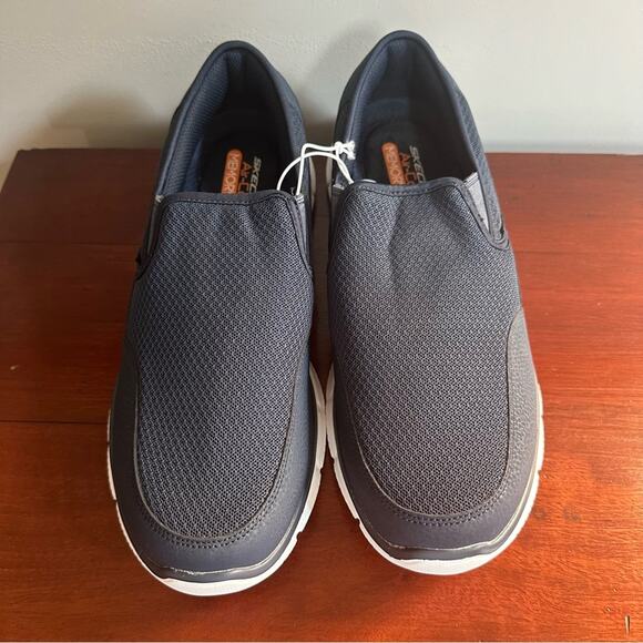 Skechers Air Cooled Memory Foam Slip On 59997S Mens Sz 11 Sneakers Navy Blue NWT - Picture 1 of 9